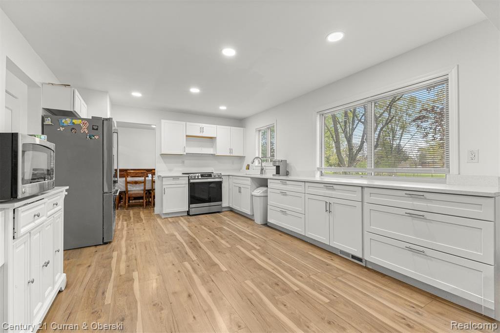 8834 Dublin Way, Sterling Heights, MI 48314 — Photo 12