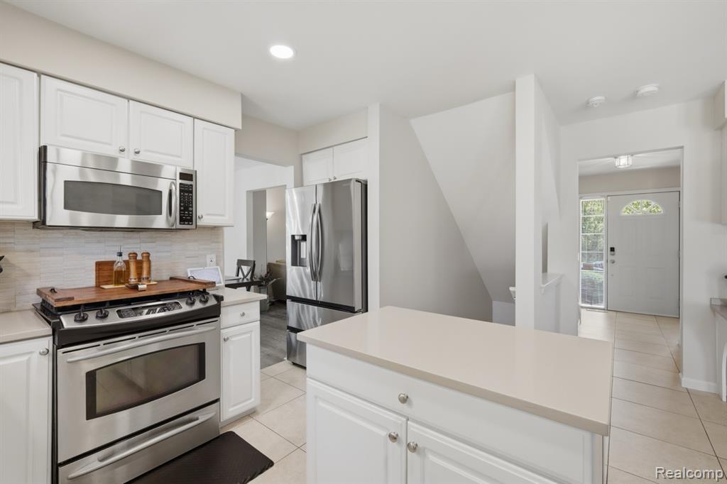 46604 Aarons Way, Canton, MI 48188 — Photo 15