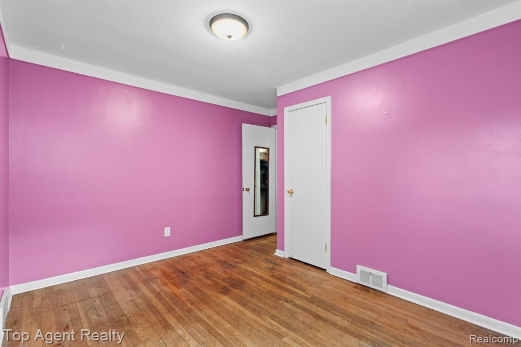 9319 MERRIMAN Road, Livonia, MI 48150 — Photo 19