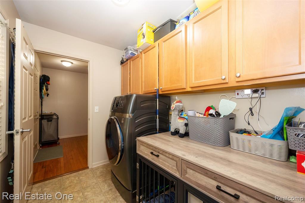 3481 Castlewood Court, Wixom, MI — Photo 37