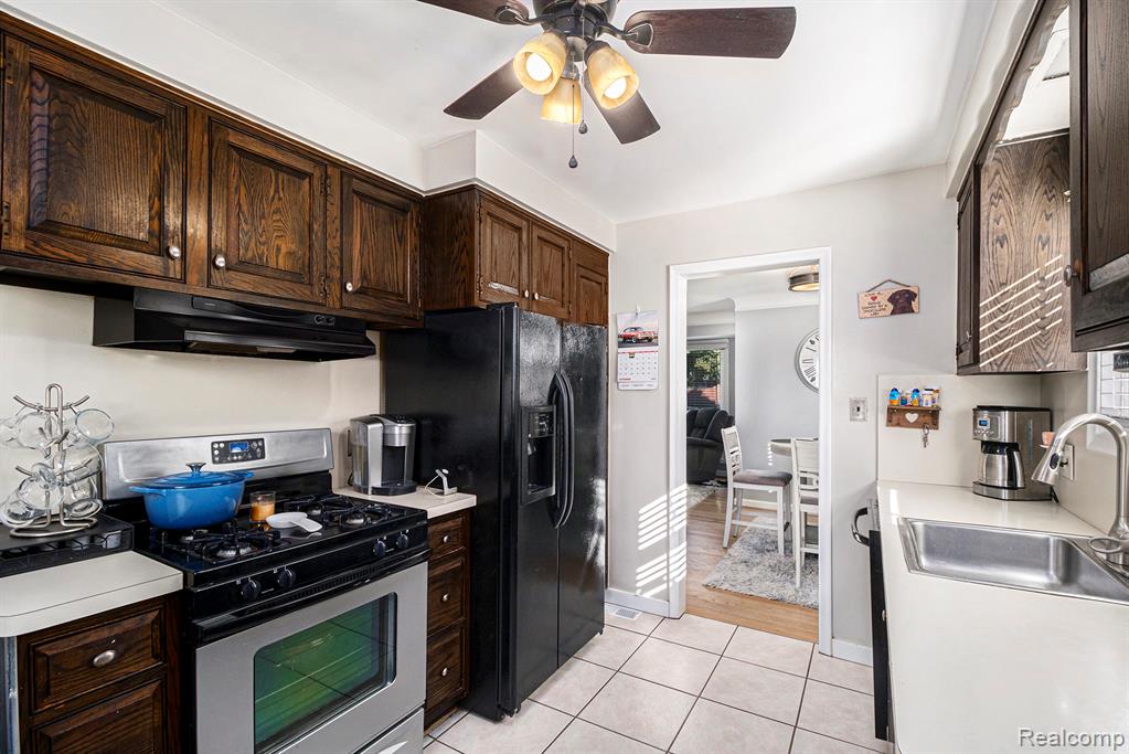 8455 Salem Lane, Dearborn Heights, MI 48127 — Photo 10