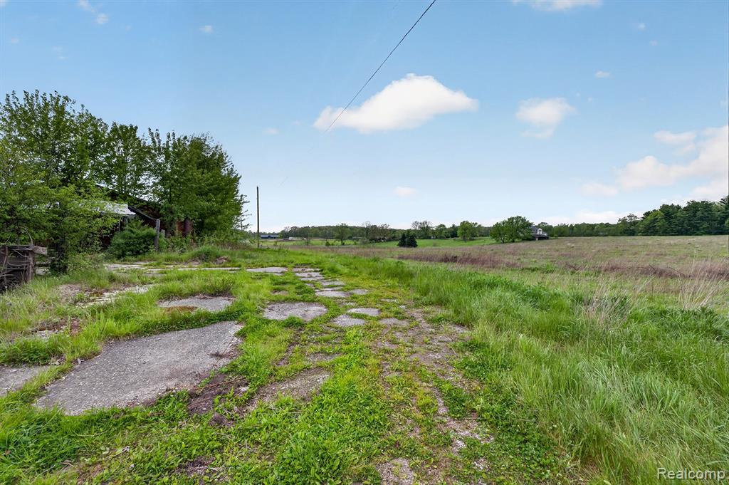 8103 Baldwin Road, Goodrich Vlg, MI — Photo 10
