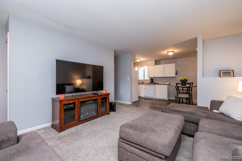 5720 Berkley Drive, Waterford, MI 48327 — Photo 8