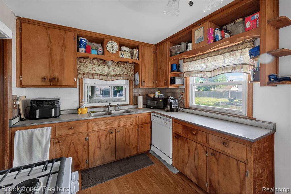 23496 Willard Avenue, Warren, MI 48089 — Photo 6