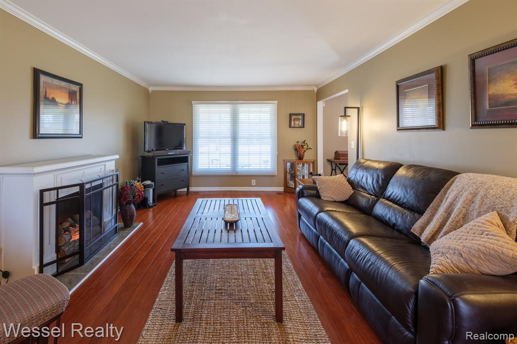 47829 BEN FRANKLIN Drive, Shelby Twp, MI 48315 — Photo 18