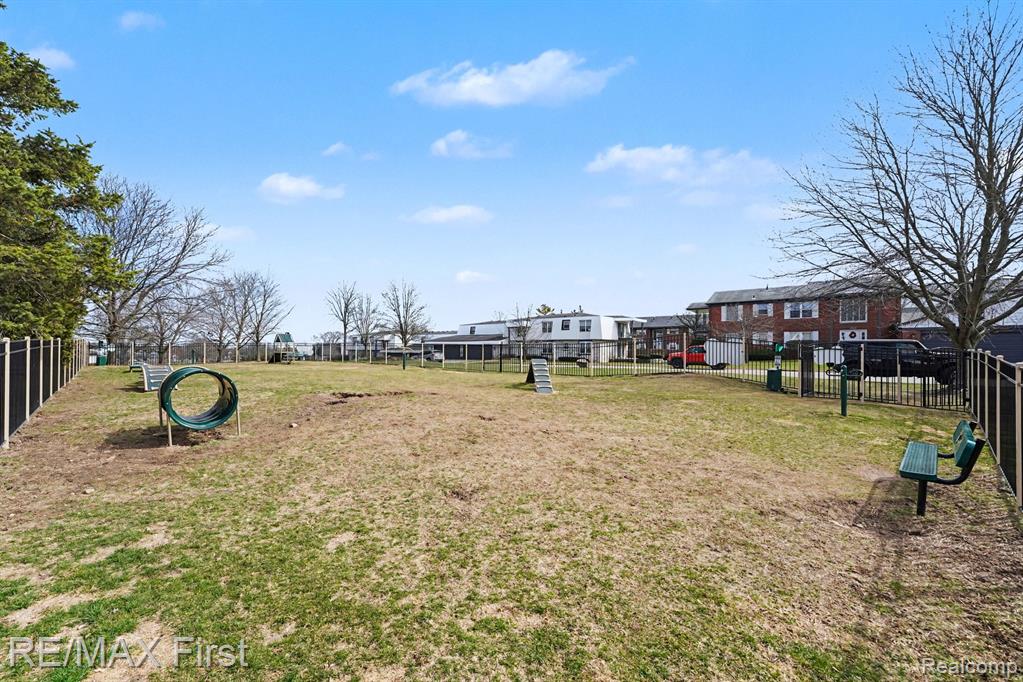 31120 Hunters Drive, 98, Farmington, MI 48334 — Photo 24