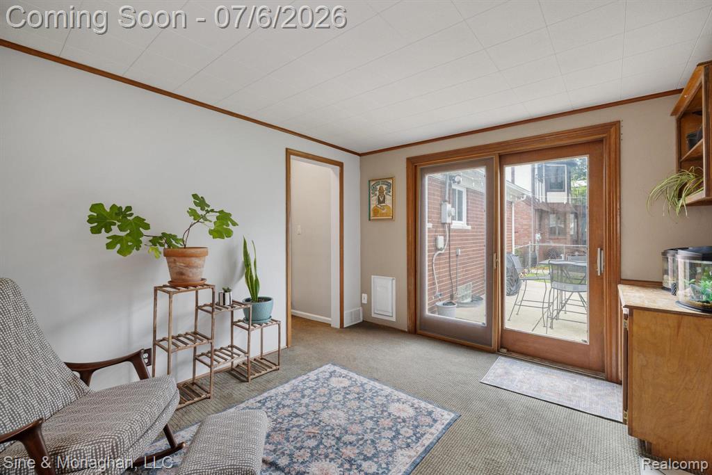 977 ROSLYN Road, Grosse Pointe Woods, MI 48236 — Photo 16