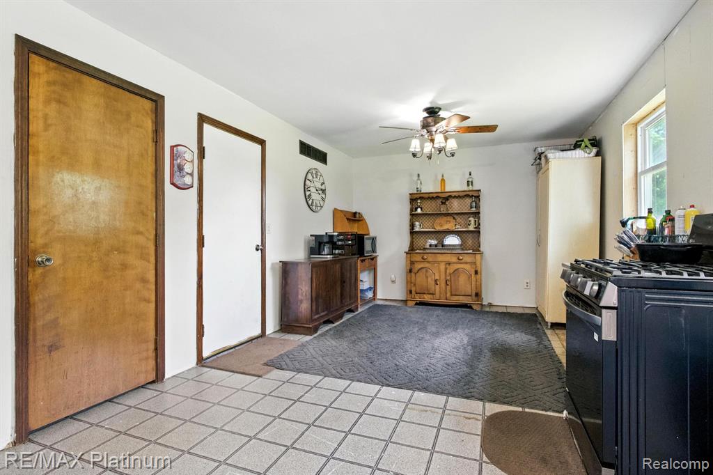11077 Owosso Road, Fowlerville, MI 48836 — Photo 10