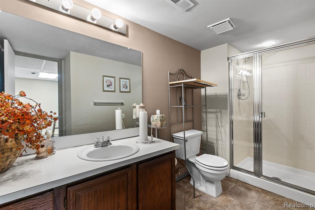 1696 S HILL Boulevard, Bloomfield Hills, MI 48304 — Photo 25