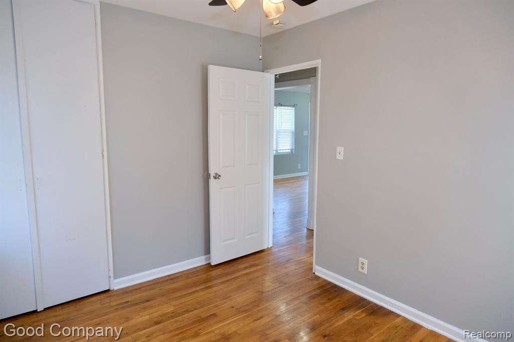 646 E DALLAS Avenue, Madison Heights, MI 48071 — Photo 7