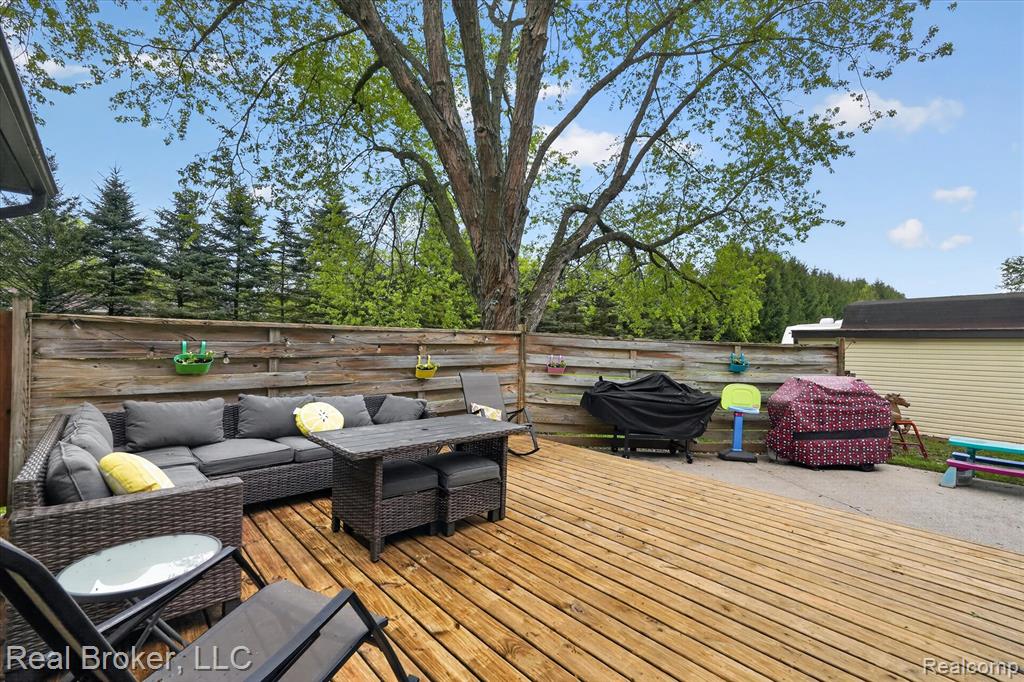 41-3885-Morgan-Rd-Orion-Township-MI-48359-WindowStill.jpg