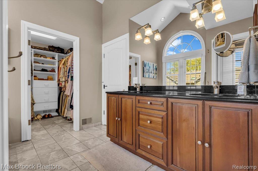 570 TOWNSEND Street, Birmingham, MI 48009 — Photo 17