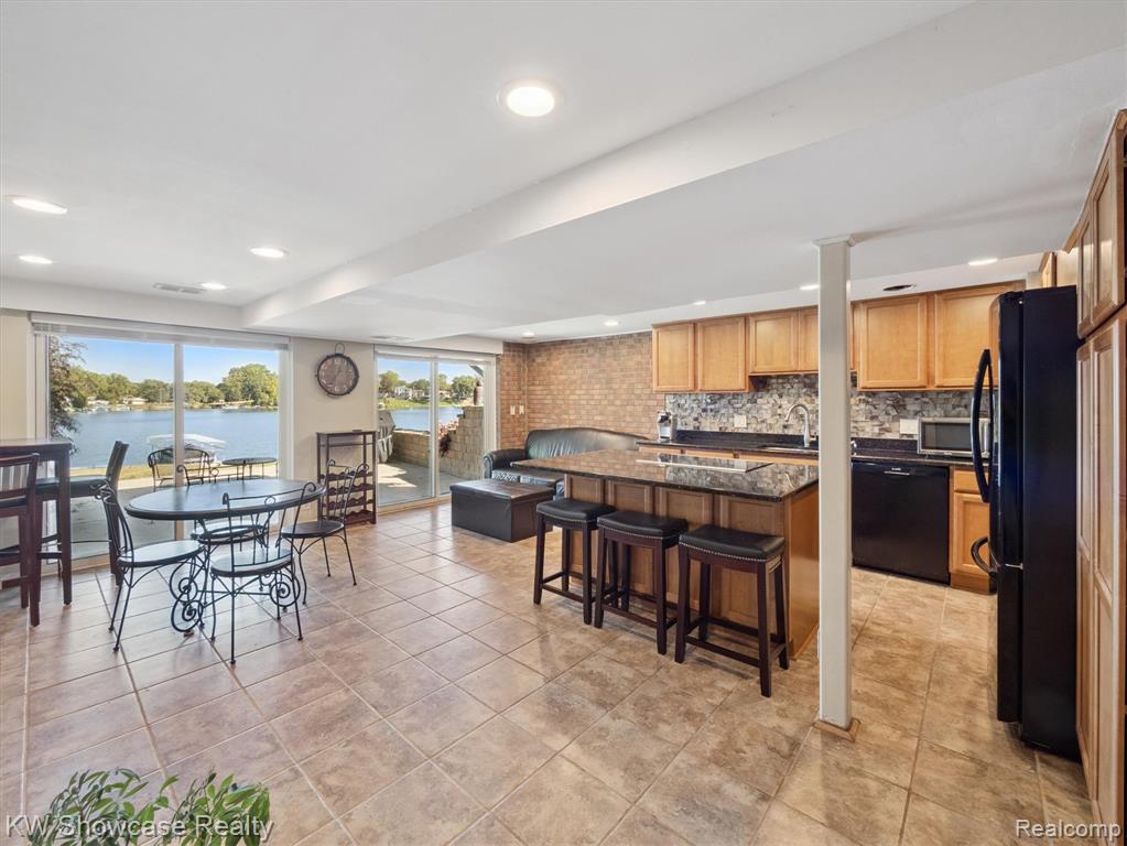 688 Wolverine Drive, Walled Lake, MI 48390 — Photo 25
