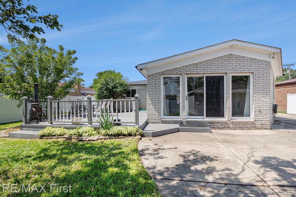 40034 Kristen Drive, Sterling Heights, MI 48310 — Photo 16