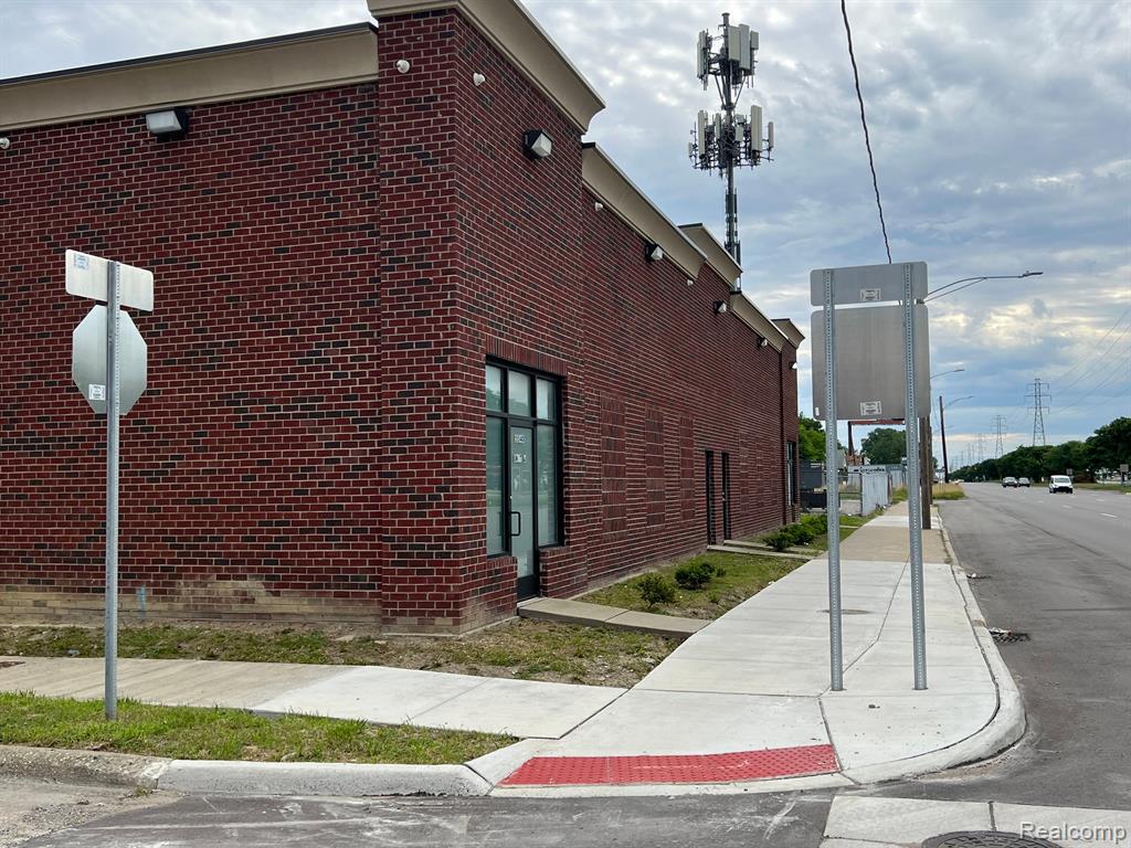 5540 E 8 MILE Road E - Photo 4