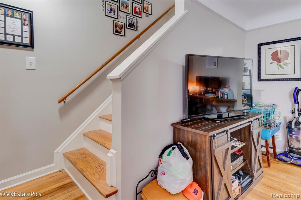 400 PARKVIEW Drive, Plymouth, MI 48170 — Photo 5