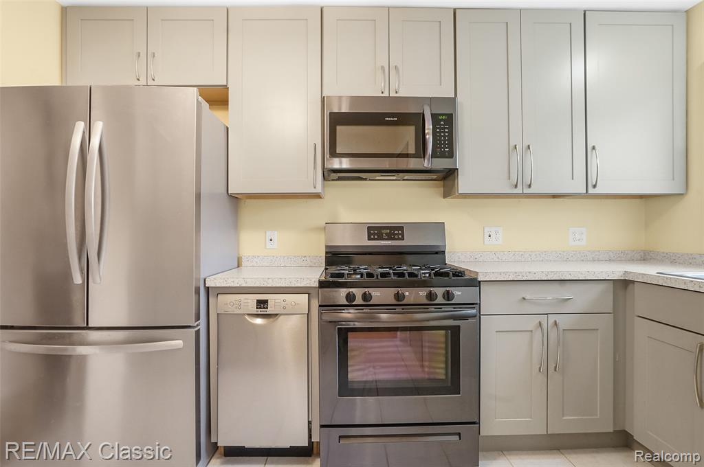 7218 Sterling, Center Line, MI 48015 — Photo 3