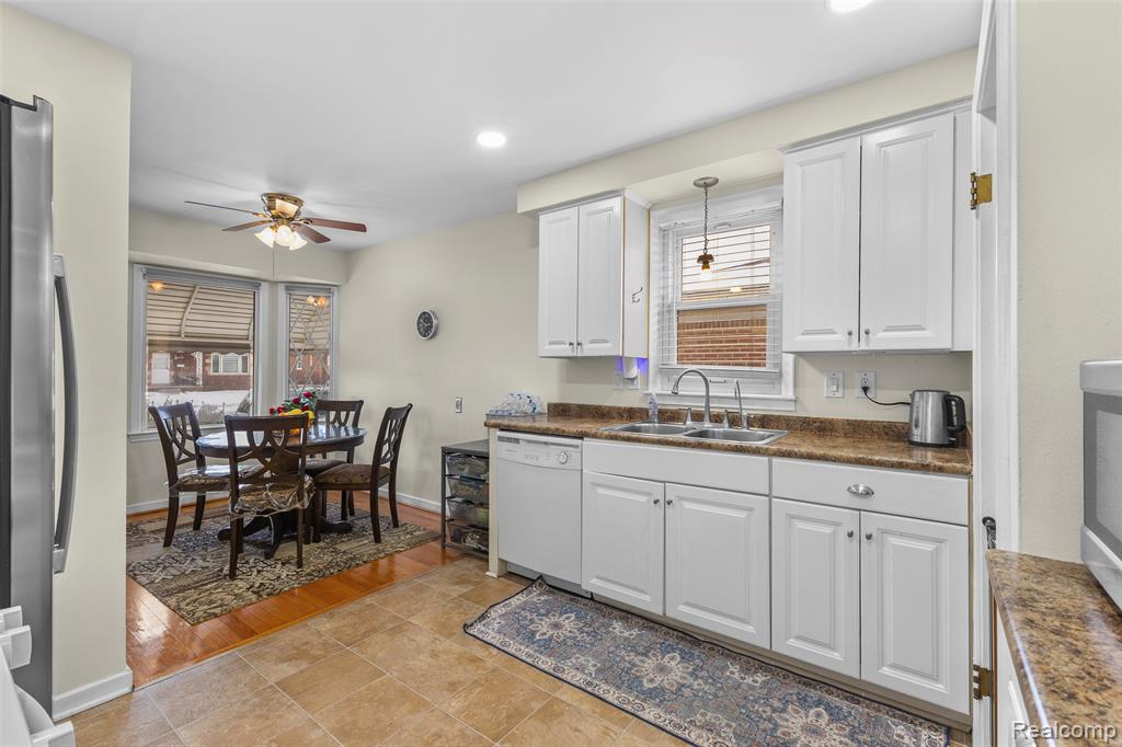7476 Nightingale Street, Dearborn Heights, MI 48127 — Photo 10