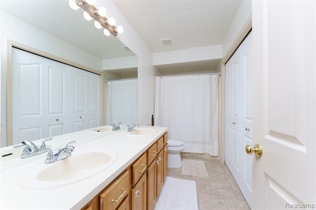 47582 Fox Court, Canton, MI 48187 — Photo 20