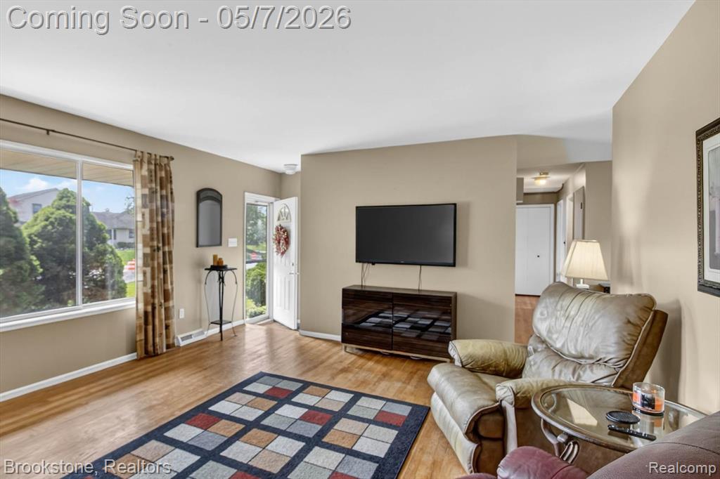 2732 Lacota Road, Waterford, MI 48328 — Photo 7