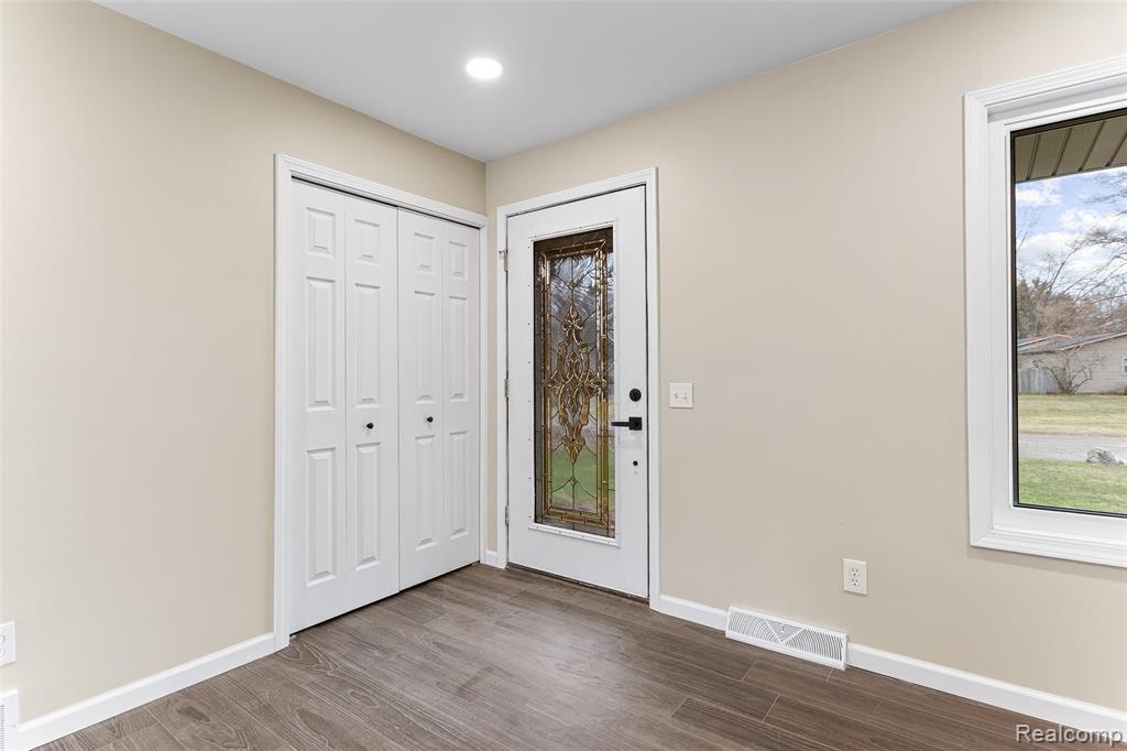 3745 Capitol Way, Highland, MI 48356 — Photo 4