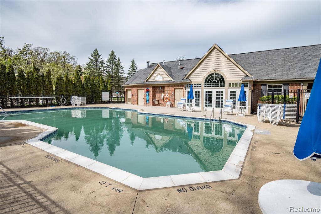 47543 PEMBROKE Drive, Canton, MI 48188 — Photo 28