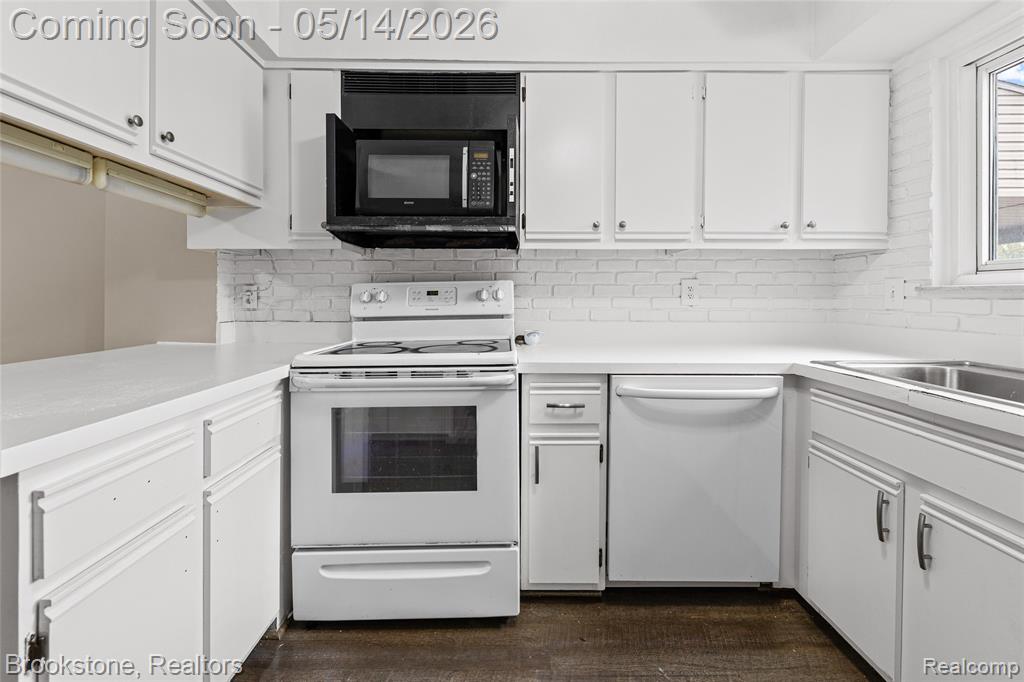 819 Kirts Boulevard, Troy, MI 48084 — Photo 11