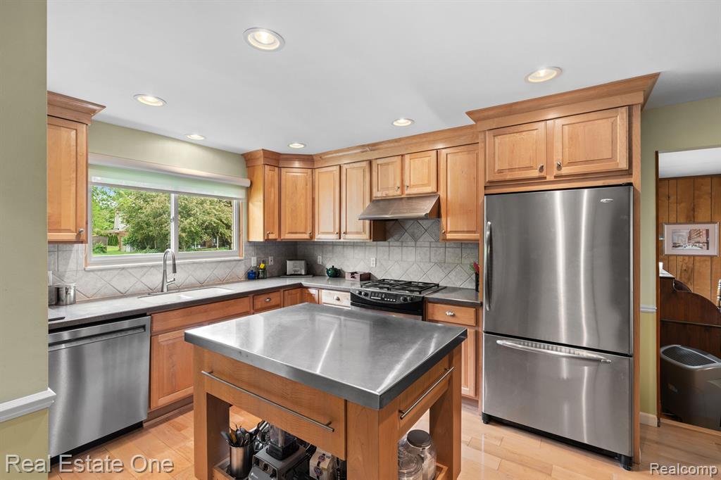 39664 Cadborough Drive, Clinton Twp, MI 48038 — Photo 19