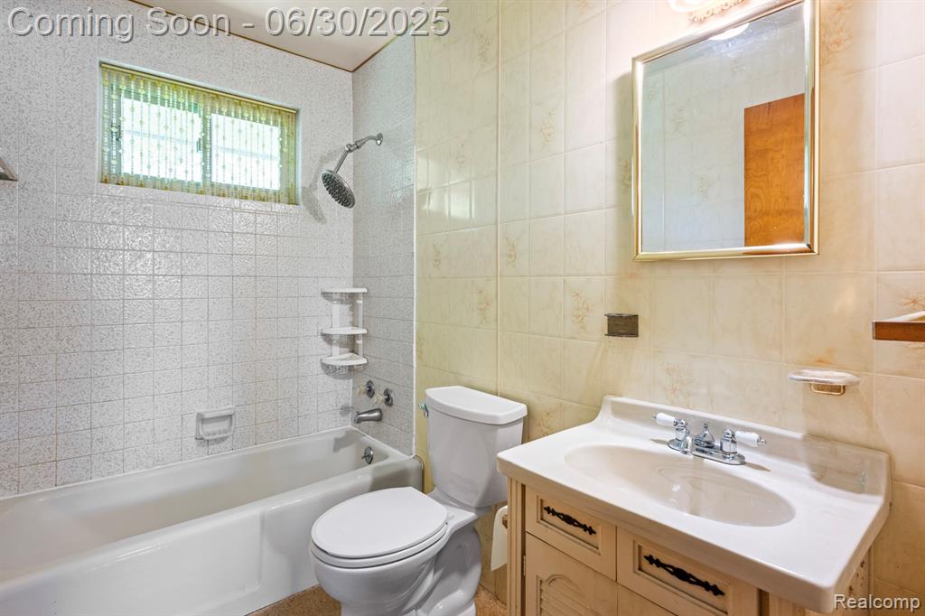 5135 Durwood Drive, Swartz Creek, MI 48473 — Photo 18