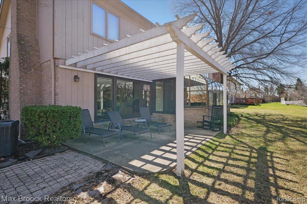 6362 CHARLES Drive, West Bloomfield, MI — Photo 67