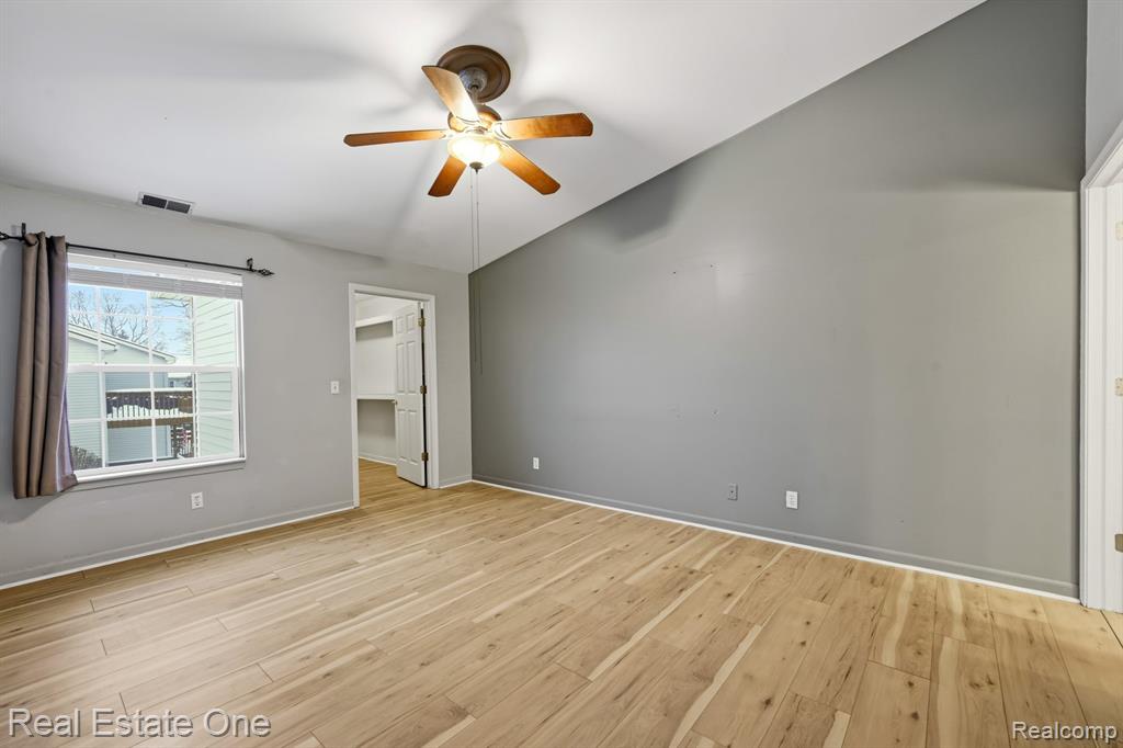 4885 Oak Hill Drive, 20, Waterford, MI 48329 — Photo 16