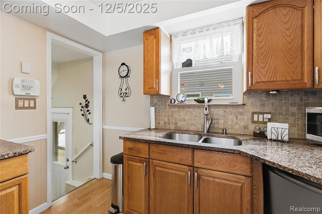 8121 Edward, Center Line, MI 48015 — Photo 7