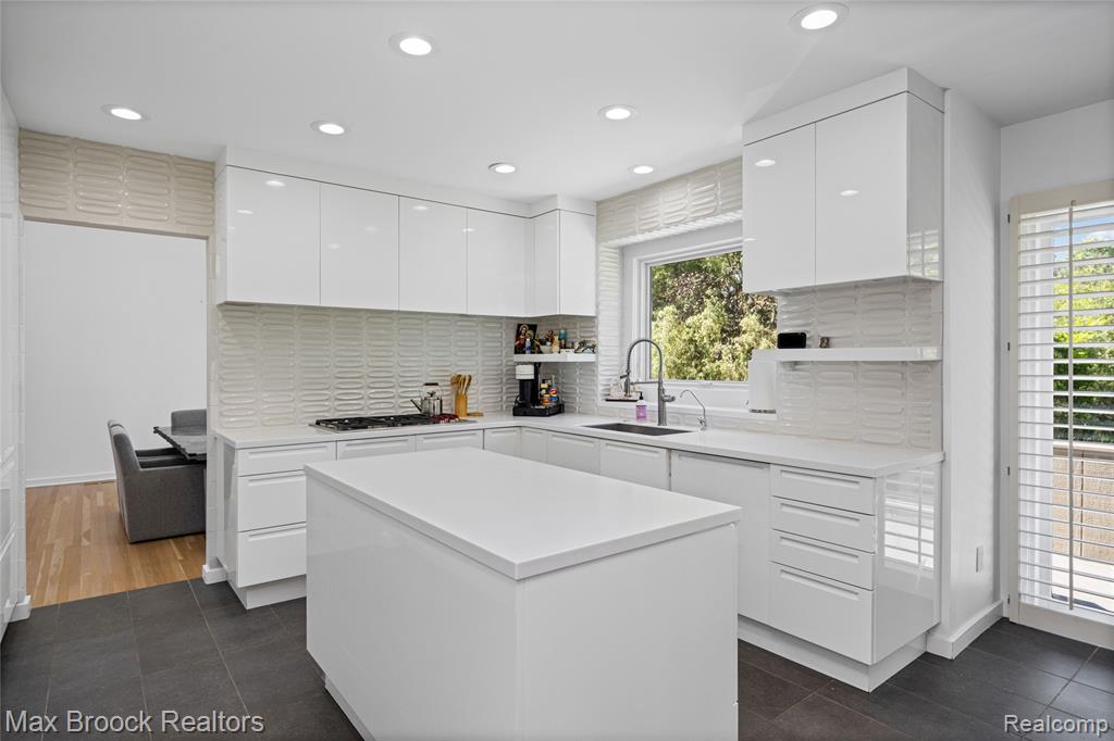7102 Alta Vista Drive, West Bloomfield, MI — Photo 17