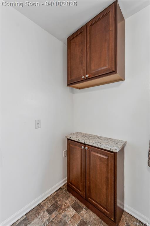 720 E Robert Avenue, Hazel Park, MI 48030 — Photo 13