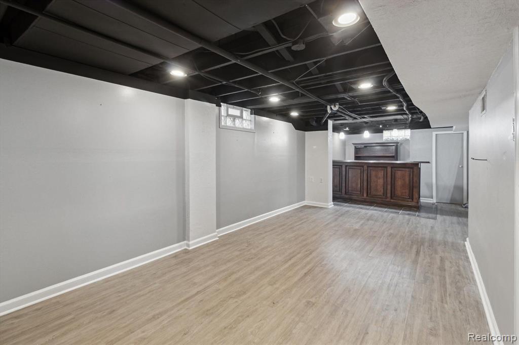 812 N KENWOOD Avenue, Royal Oak, MI 48067 — Photo 36