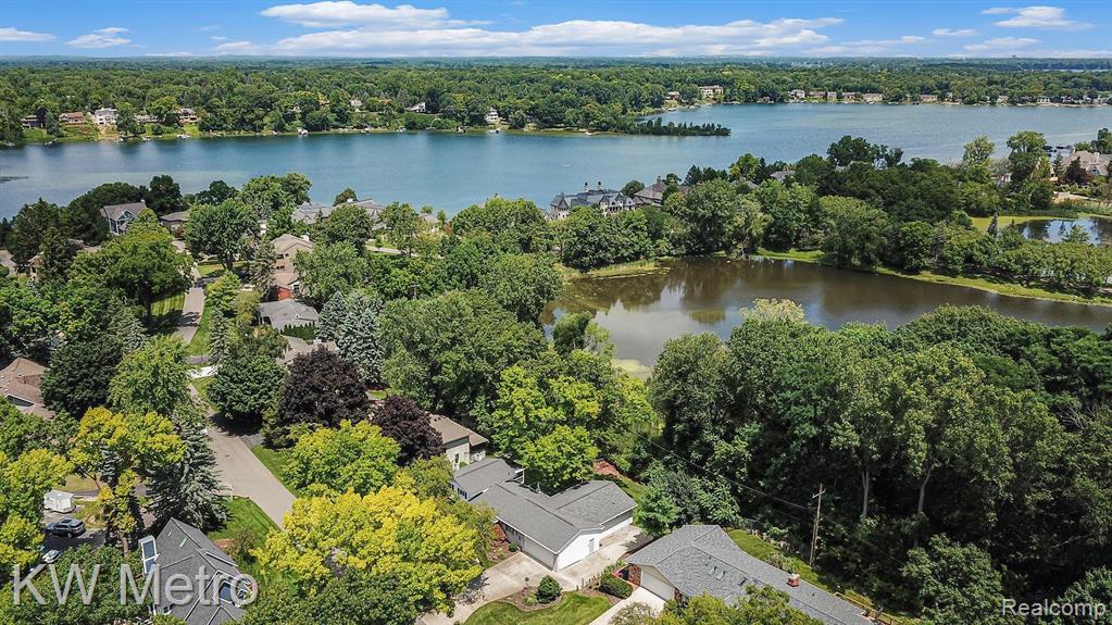 4491 DECKERLAND Street, West Bloomfield, MI 48323 — Photo 35