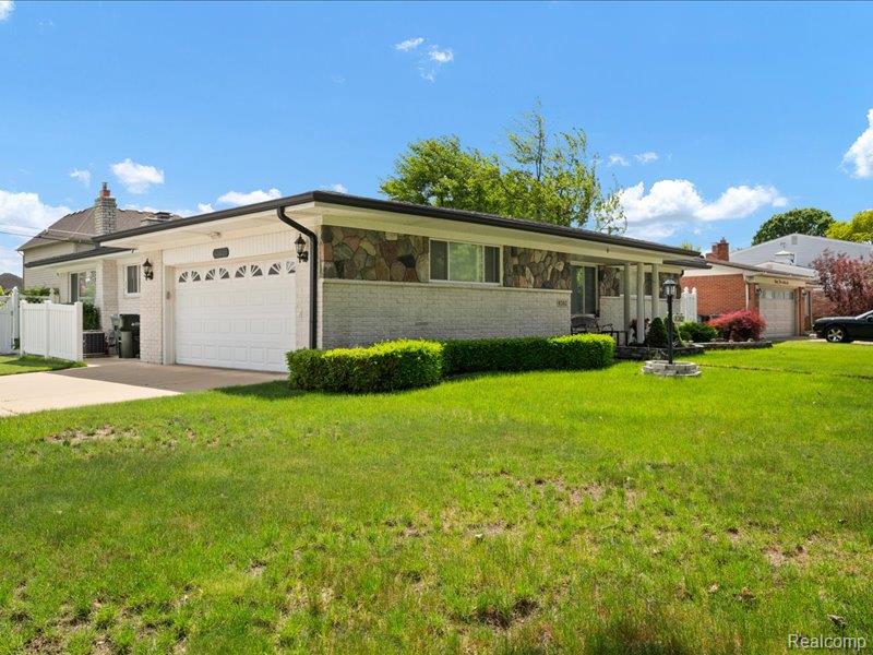 8382 Fairfax Drive, Sterling Heights, MI 48312 — Photo 3