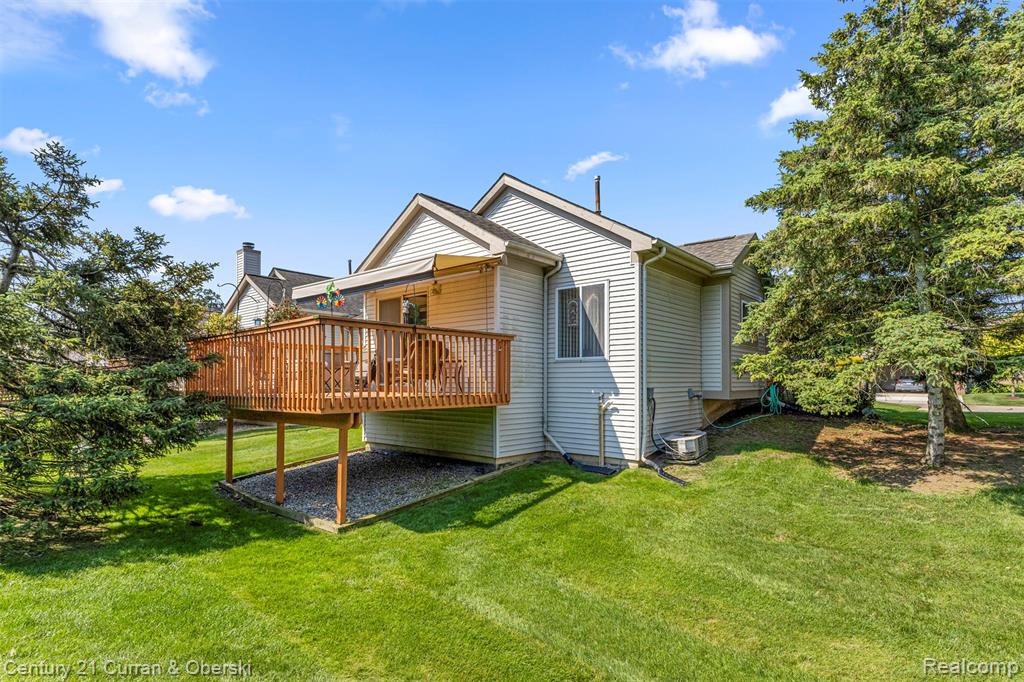 698 Ravencrest Lane, Westland, MI — Photo 41