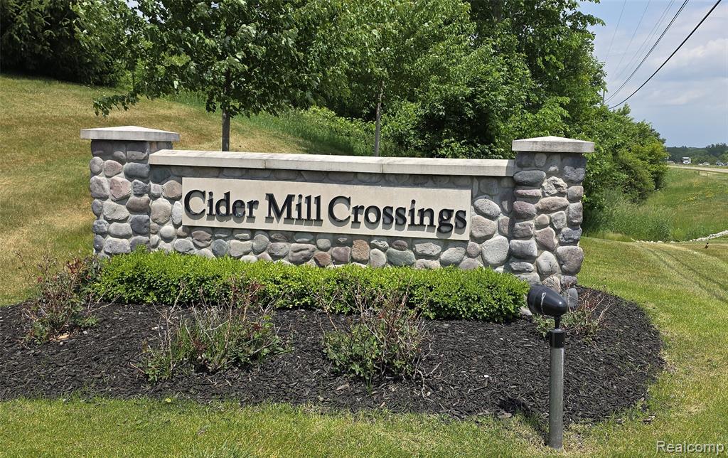9758 Home Court, Fenton, MI 48430 — Photo 4
