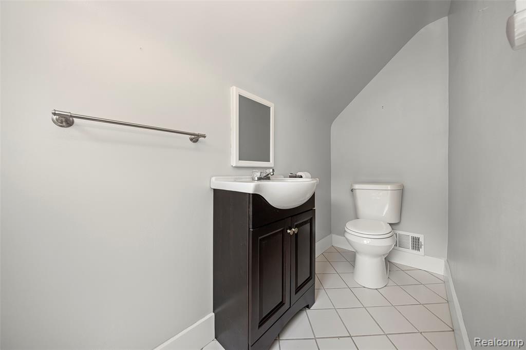 26021 Berkley Avenue, Huntington Woods, MI — Photo 21