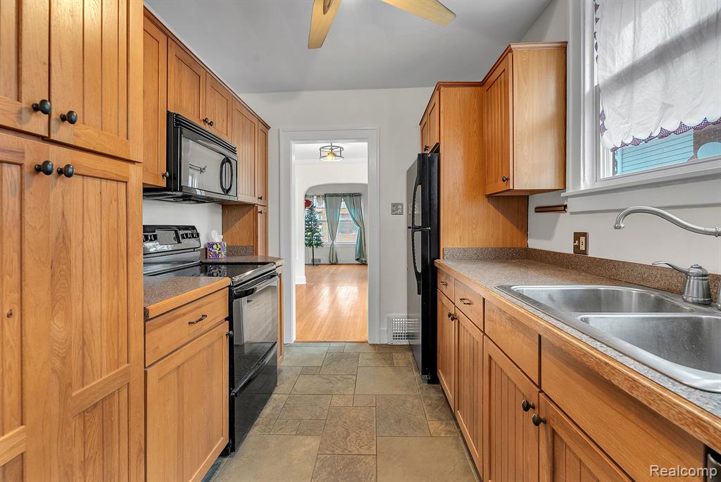 534 E CAMBOURNE Street, Ferndale, MI 48220 — Photo 16