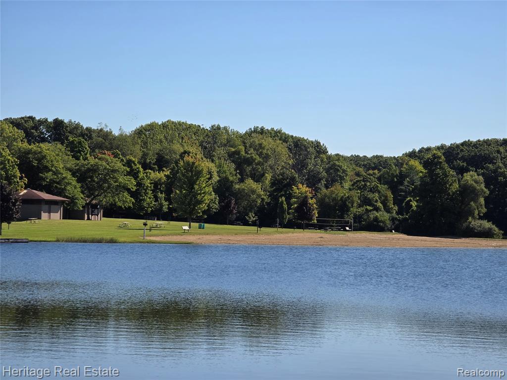 4864 Holmes Road, Goodrich Vlg, MI — Photo 46