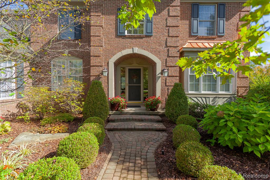 568 Berridge Circle, Lake Orion, MI — Photo 2