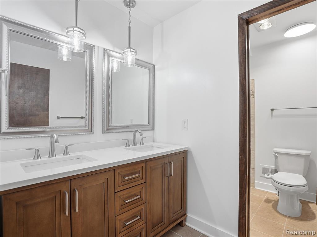 5800 Naneva Court, West Bloomfield, MI — Photo 26