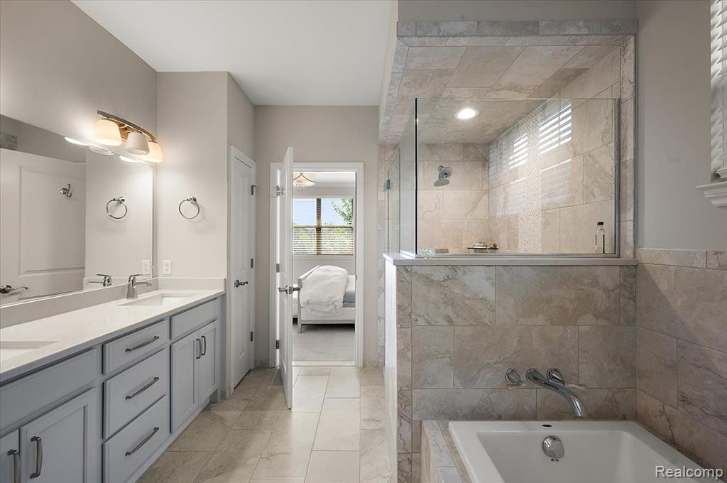 3955 Vendome Drive, Auburn Hills, MI 48326 — Photo 14
