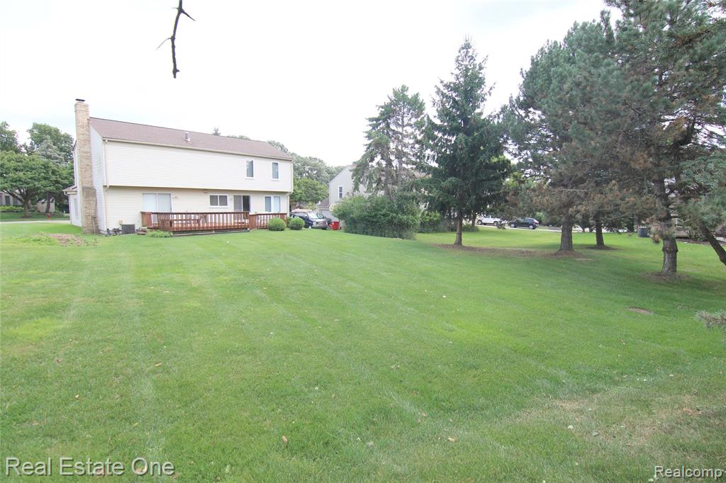 5590 GREENBRIAR Drive, West Bloomfield, MI — Photo 2