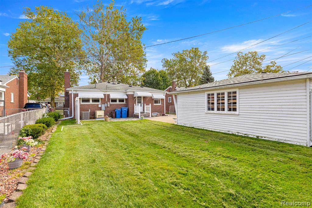 8255 Kinmore Street, Dearborn Heights, MI 48127 — Photo 36