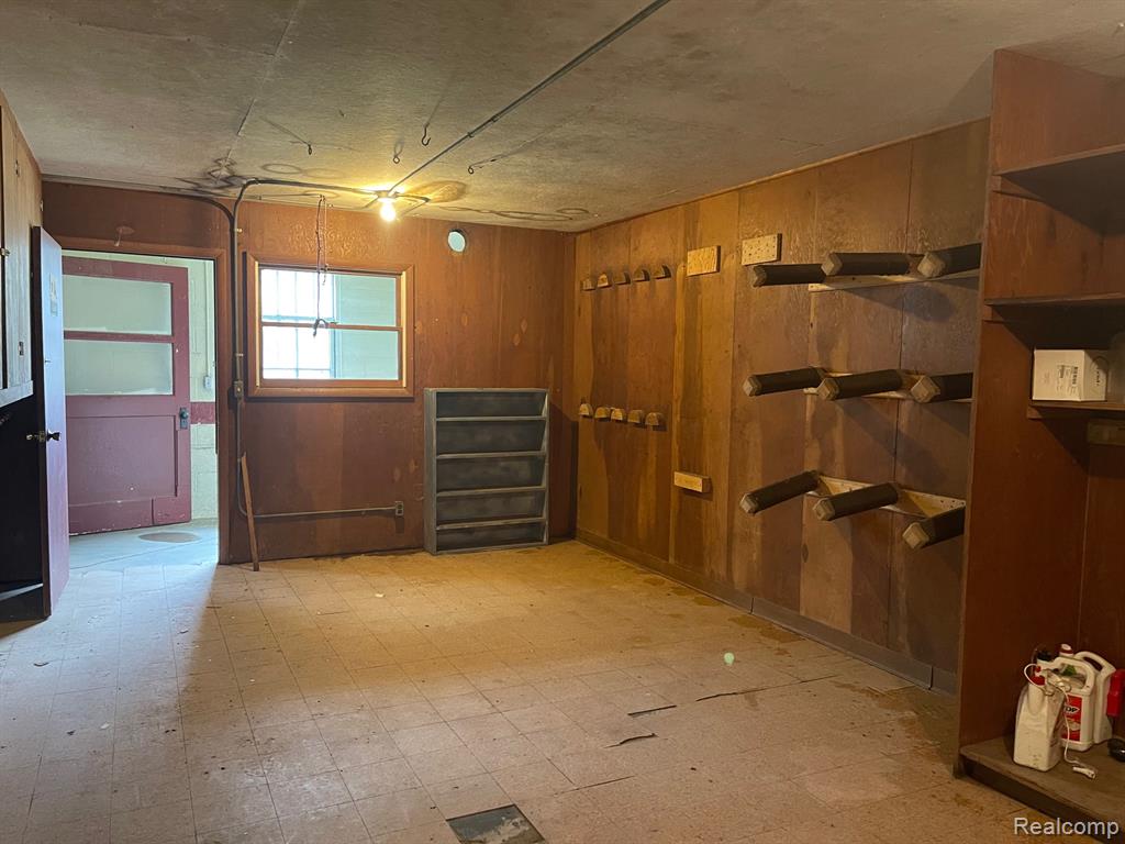 8261 Fenton Road, Grand Blanc, MI 48439 — Photo 17