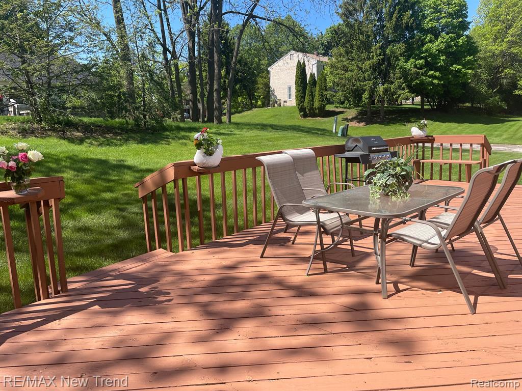 5250 Hardwoods Drive, West Bloomfield, MI 48323 — Photo 32