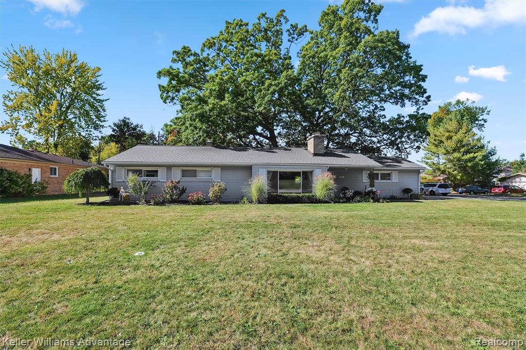671 E Crest Lane, South Lyon, MI 48178 — Photo 2